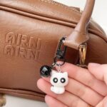 2Pcs Cute Black/White Cat Keychain Funny Universal Backpack Hangings Pendant Car Keychain Accessories - Image 3