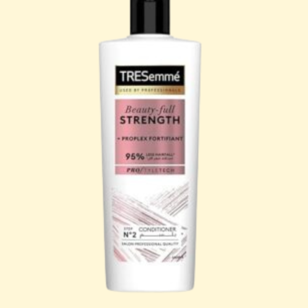Tresemmé Strengthening Conditioner Strength & Fall Control, To Nourish And Repair Your Hair, 400Ml